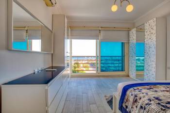 One-Bedroom Apartment with Ocean View3